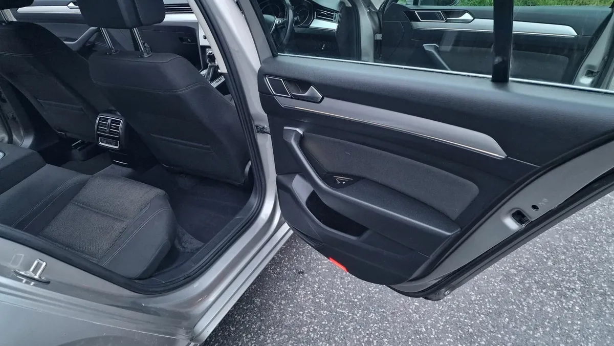 Volkswagen Passat 2015 - Image 3