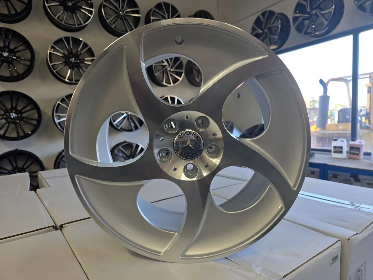 **Special** 18" Mercedes Alphard Style - Image 2