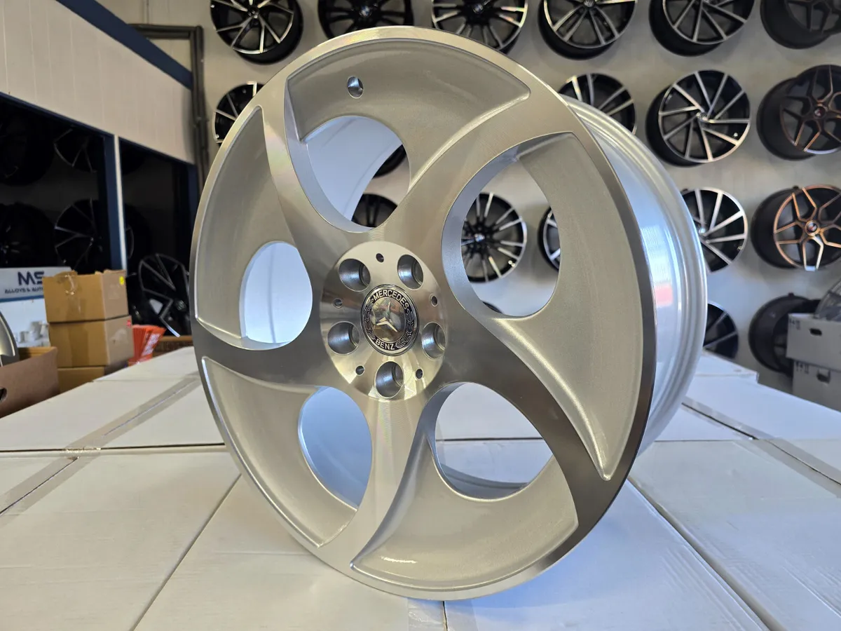 **Special** 18" Mercedes Alphard Style - Image 1