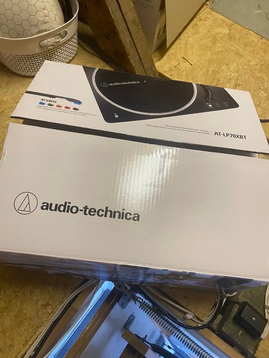 Audio Technica record player - Image 4