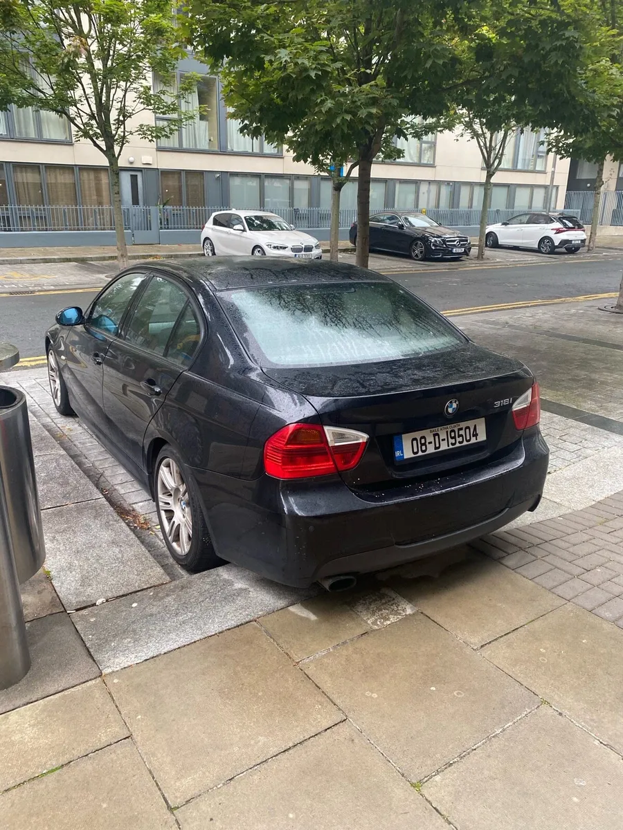 BMW 318i - Image 2