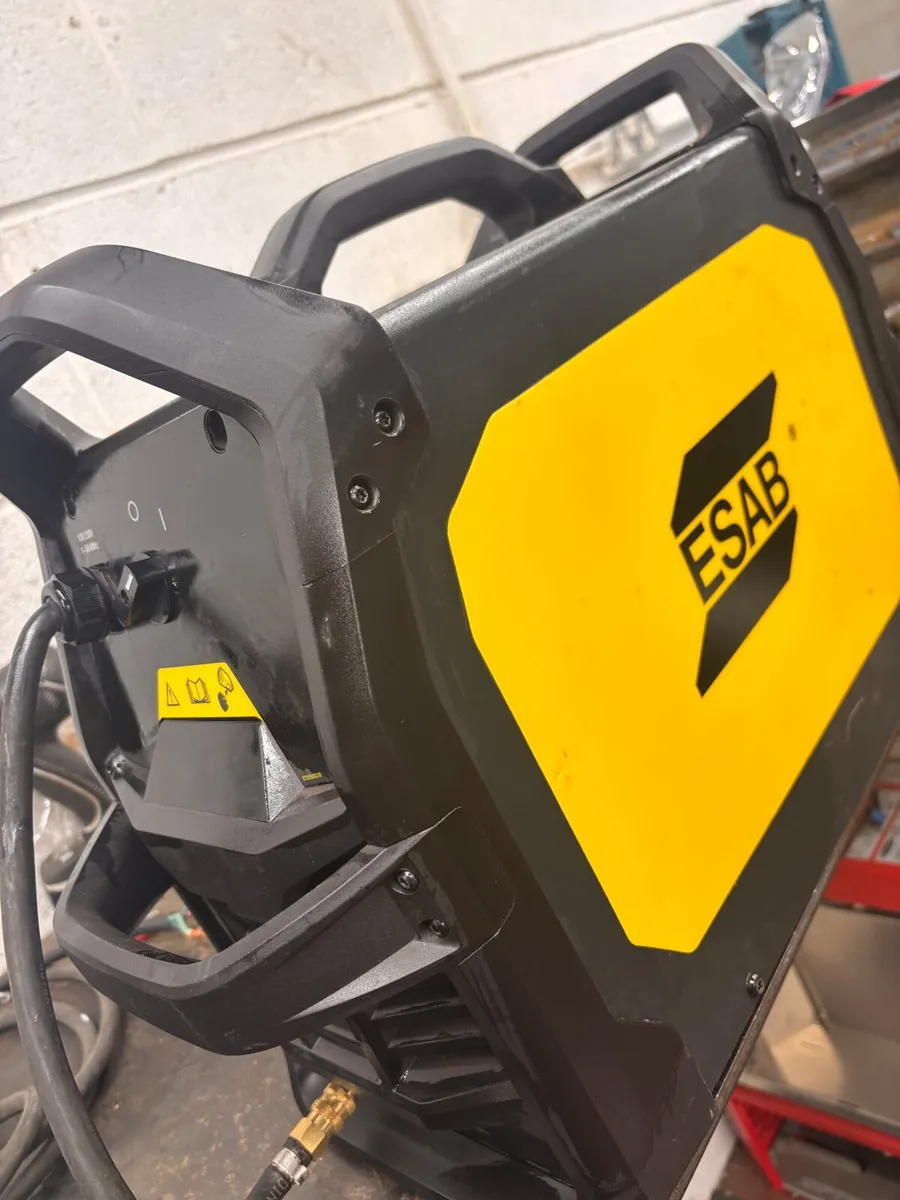 Welding machine ESAB ROGUE 230 AC/DC - Image 2