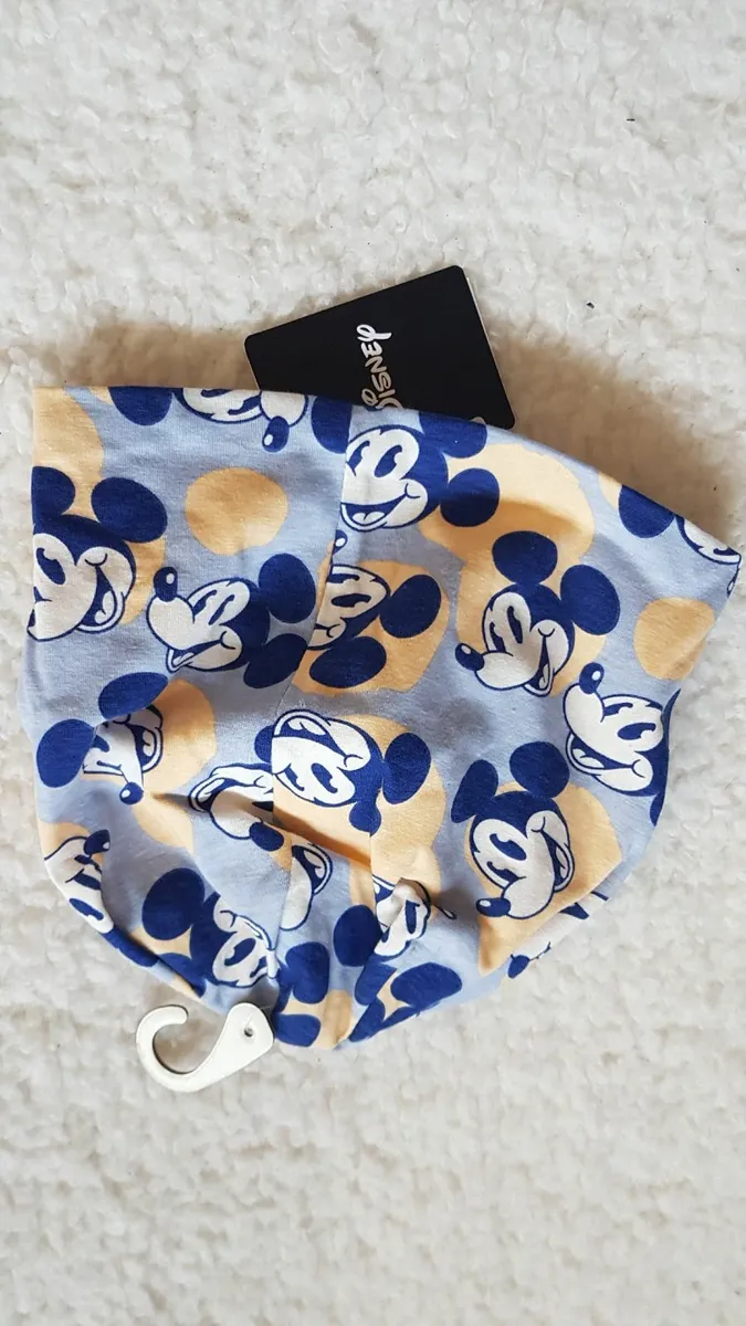 2-piece Mickey mouse beanie and tube scarf set - Image 2