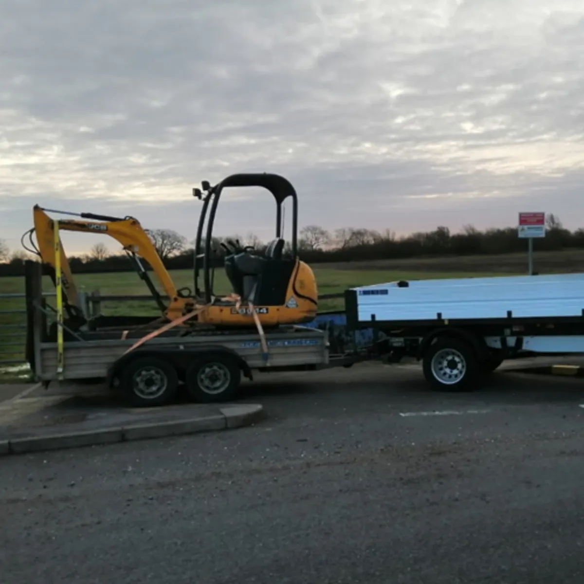 Tipper& digger hire - Image 1