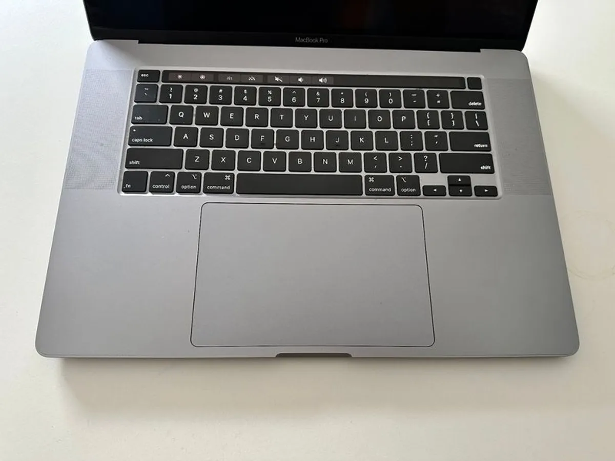 Macbook Pro 2019 (16 inches) Core i7 - 2.6GHz, 16GB RAM, 512GB SSD - Image 2