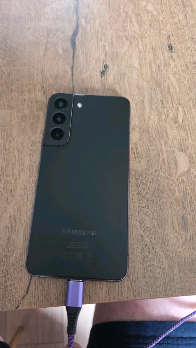 Samsung s22 - Image 2