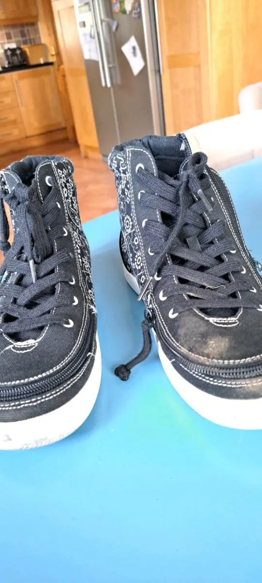 High top Adaptive shoes - Image 1