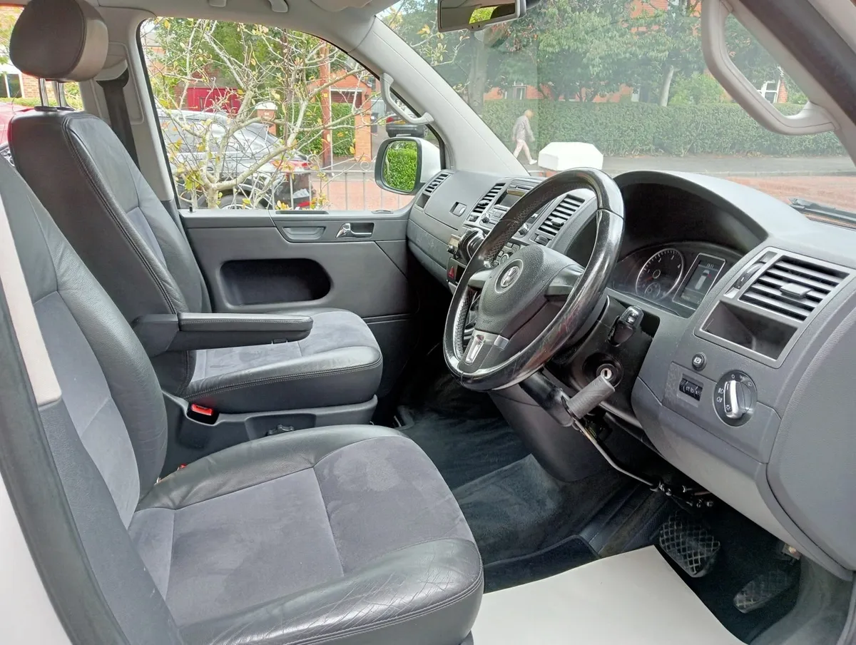 Volkswagen Caravelle 2014 - Image 2