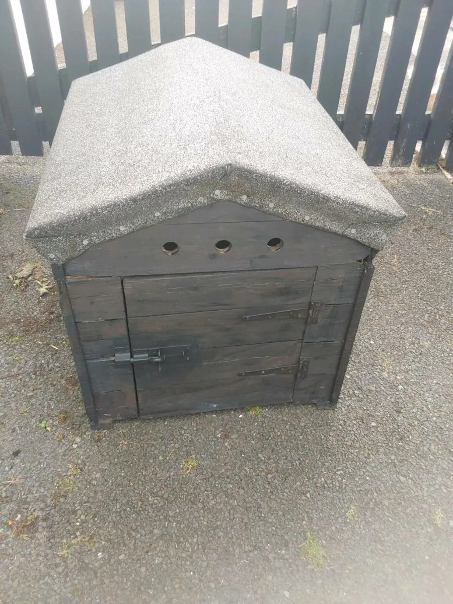 Wooden Dog Box - Image 1
