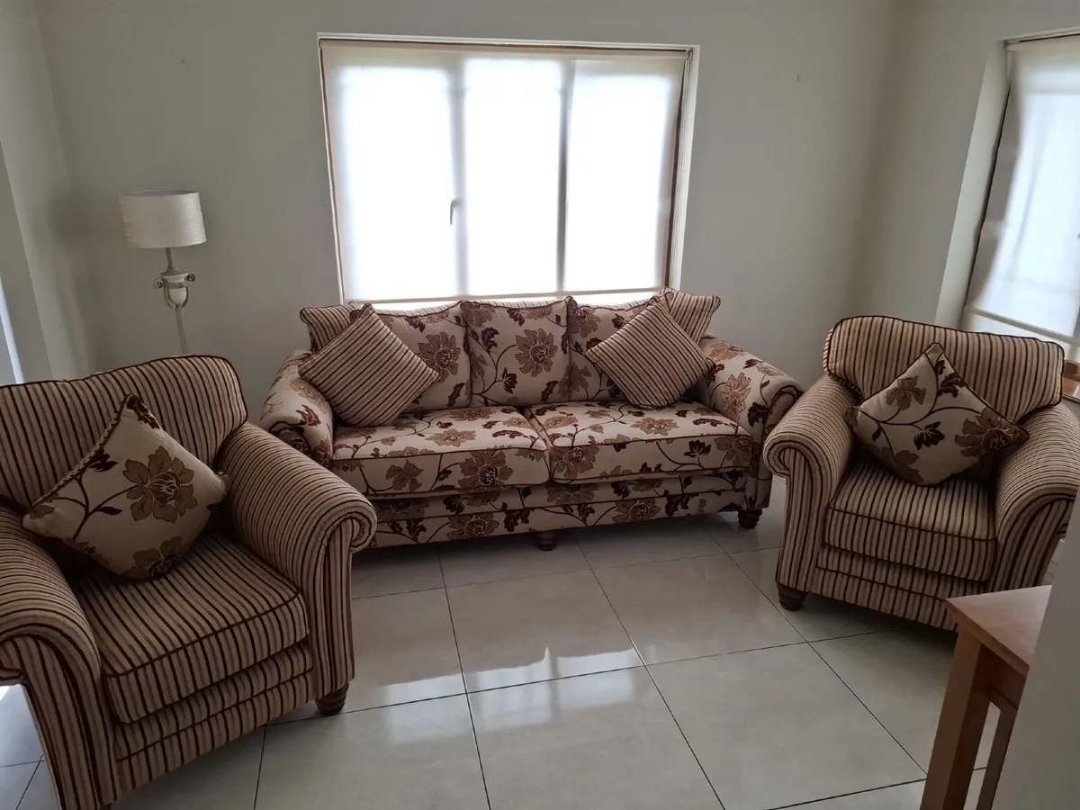 3 piece suite - Image 1