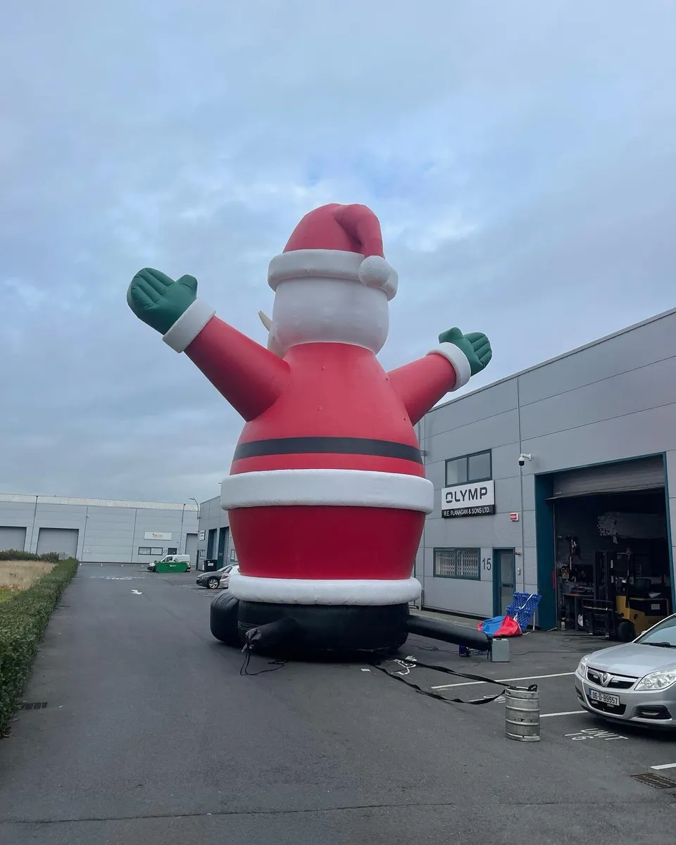 Irelands largest Giant inflatable Santa - Image 2