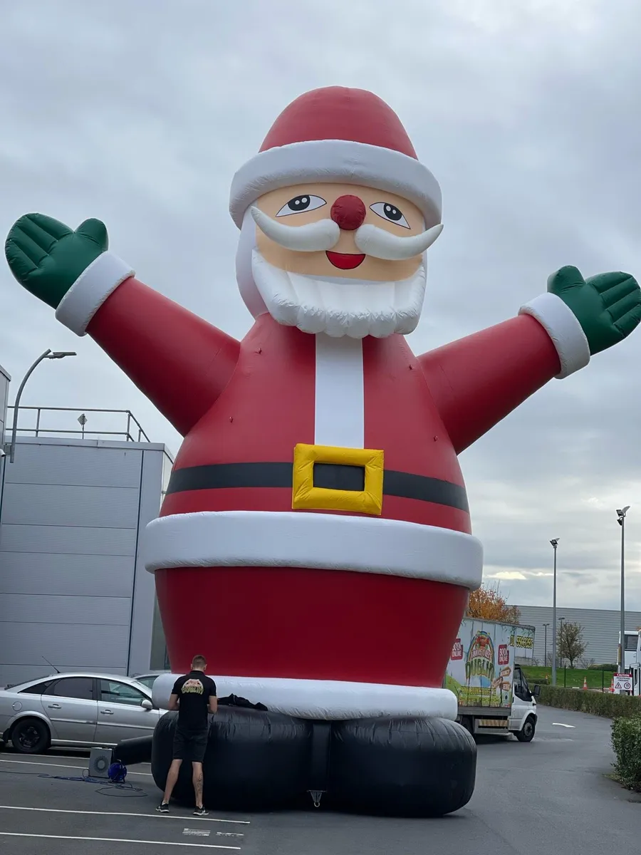 Irelands largest Giant inflatable Santa - Image 4