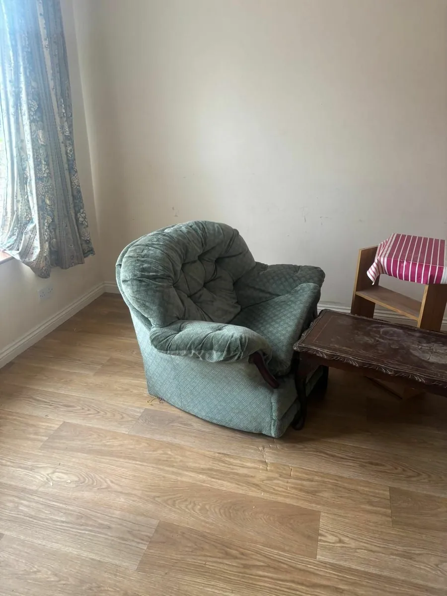 Couch and armchair suite - Image 1