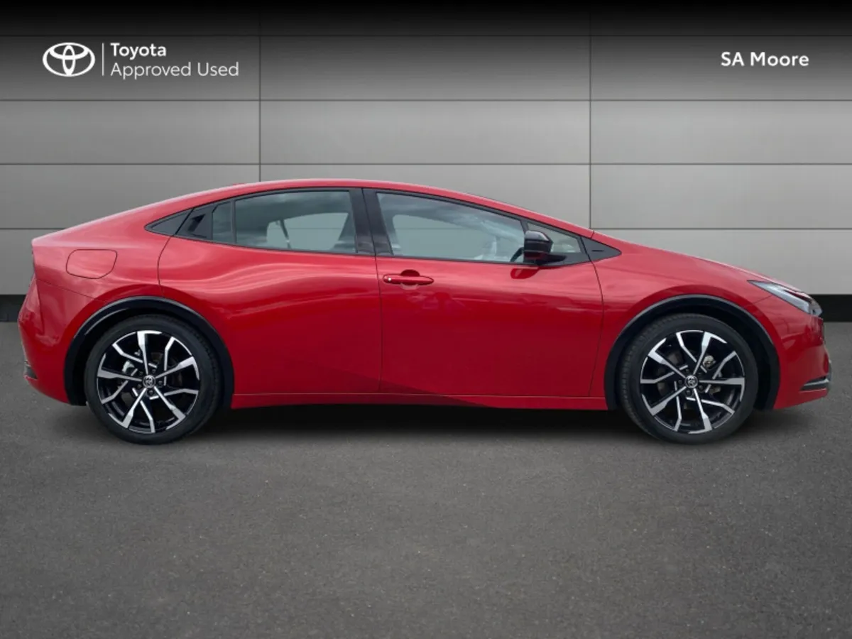 Toyota Prius TOP SPEC - PLUG-IN HYBRID - Image 3