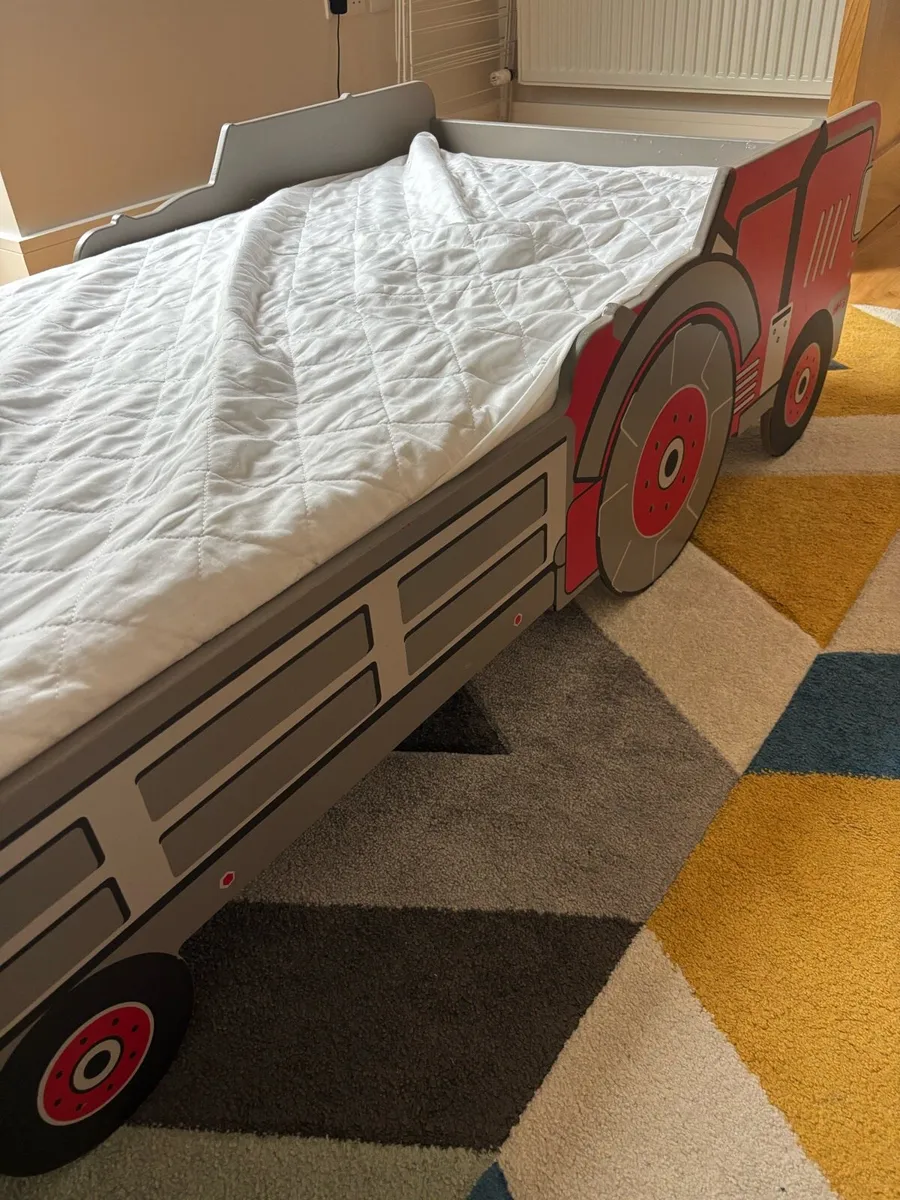Toddler bed - Image 1