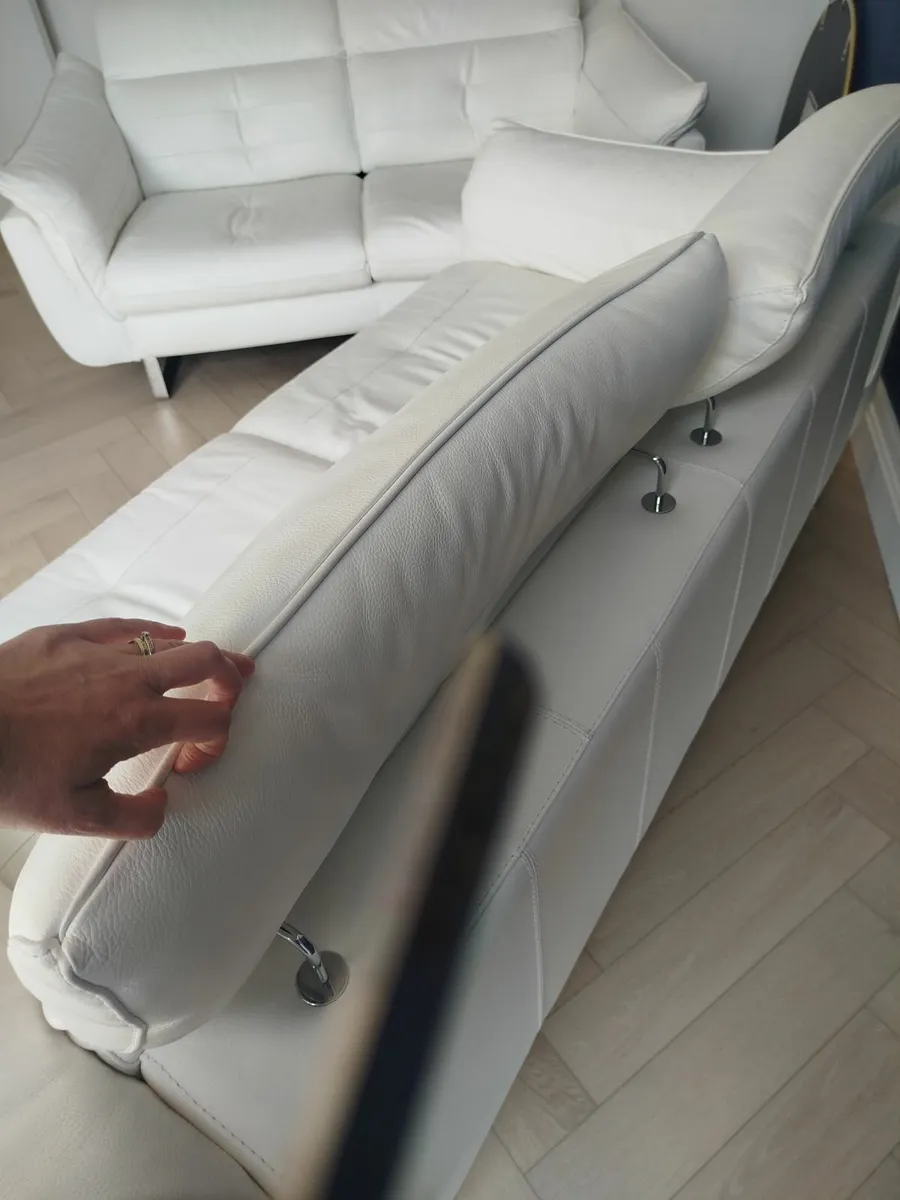 White leather 3 seater and 2 seater, immaculate - Image 2