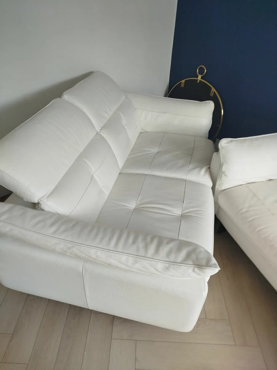 White leather 3 seater and 2 seater, immaculate - Image 4