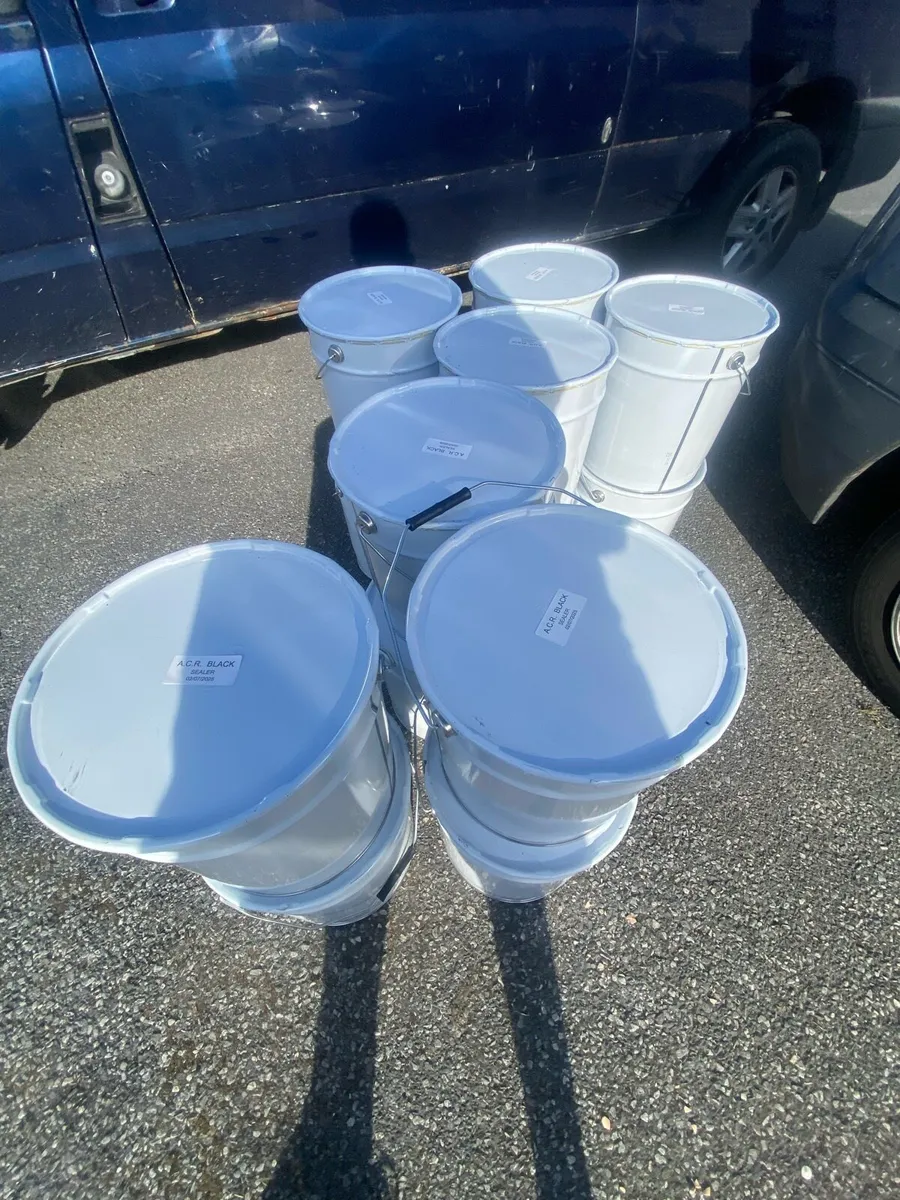 Waterbased tarmac sealer - Image 1