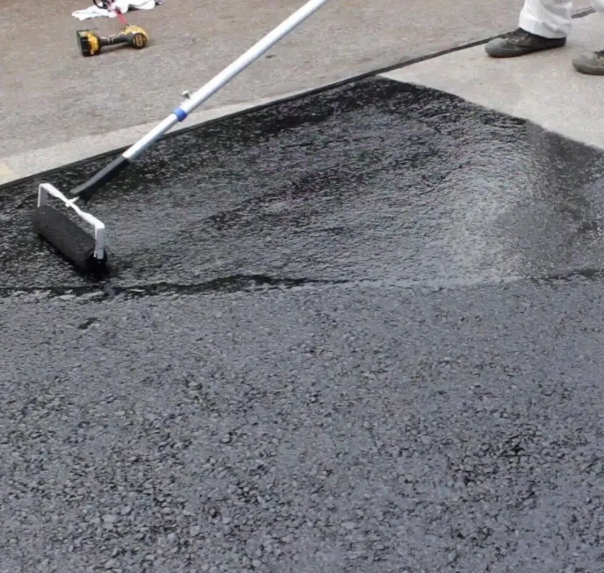 Waterbased tarmac sealer - Image 4