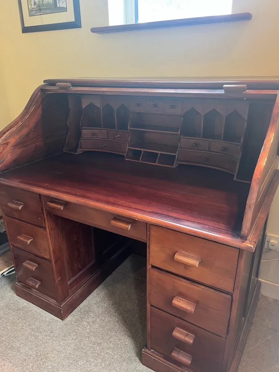Mahogany roll top bureau - Image 1