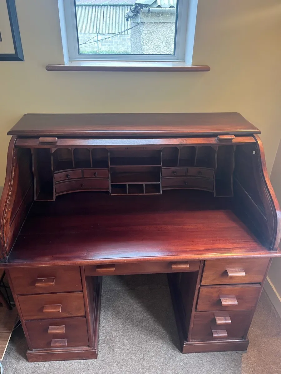 Mahogany roll top bureau - Image 2