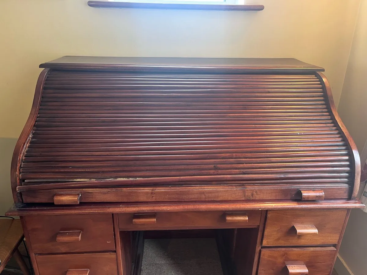 Mahogany roll top bureau - Image 3