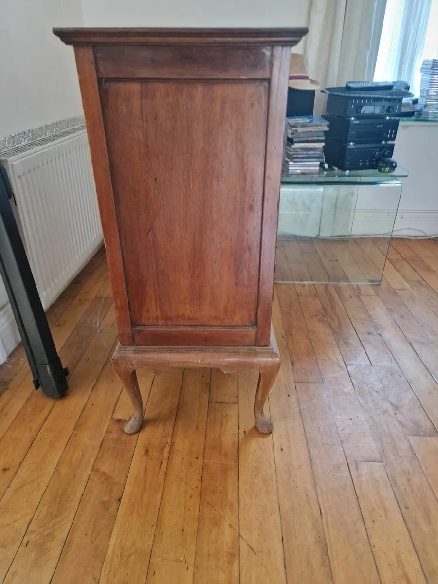 Antique cabinet - Image 2