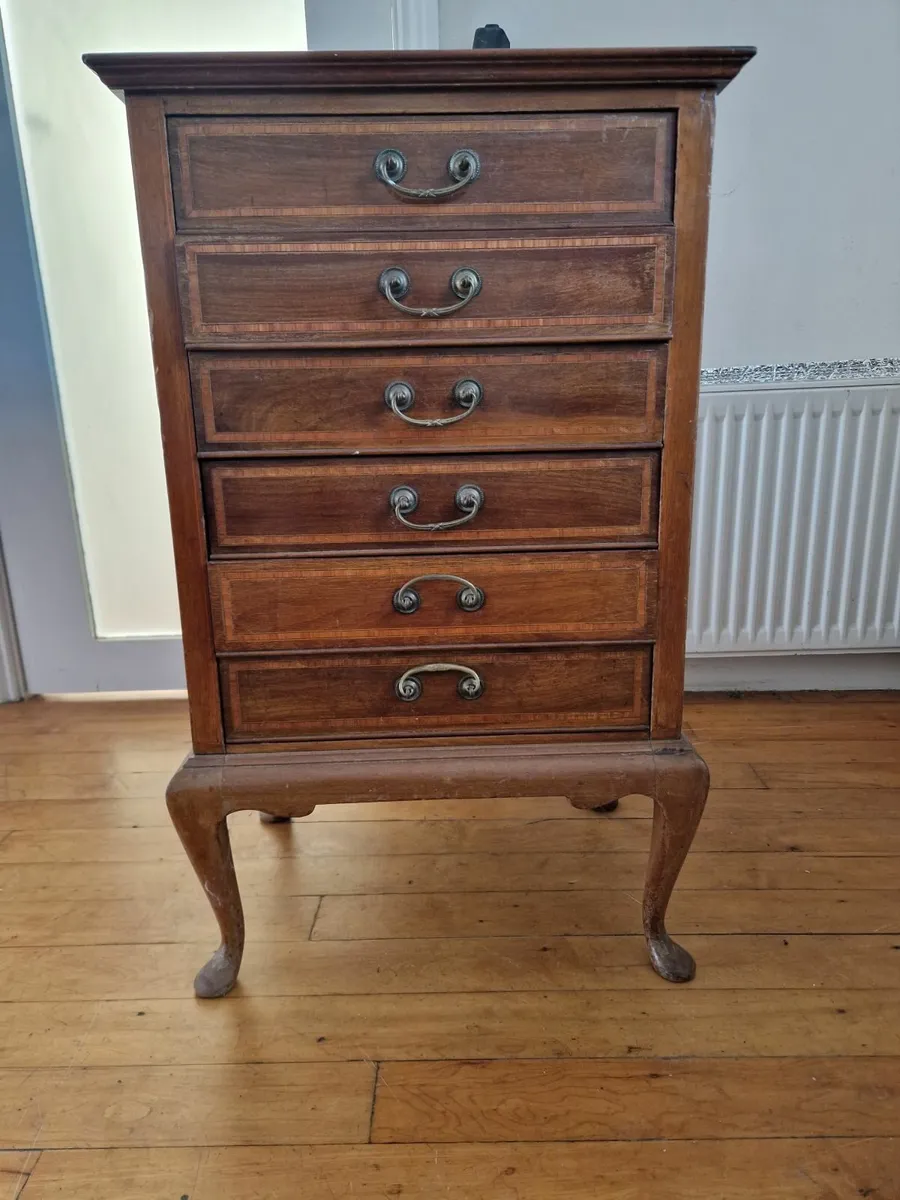 Antique cabinet - Image 1