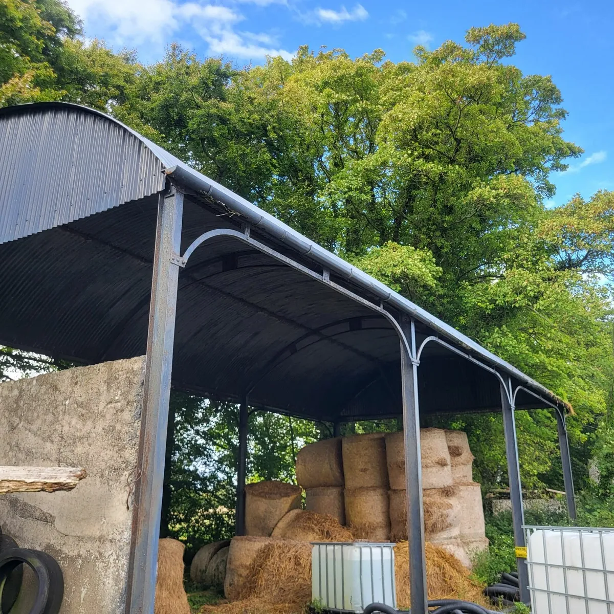 Hay barn - Image 1