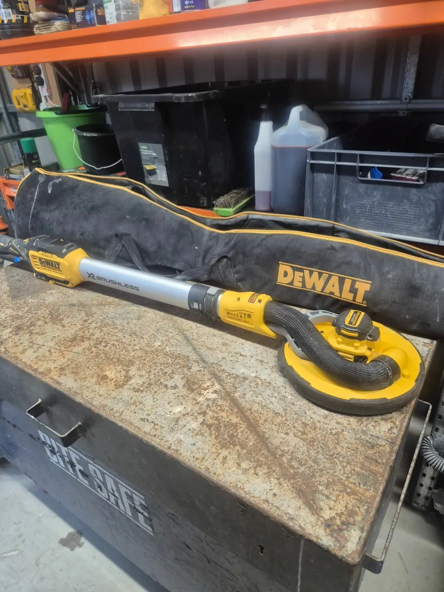 Dewalt drywall sander - Image 1