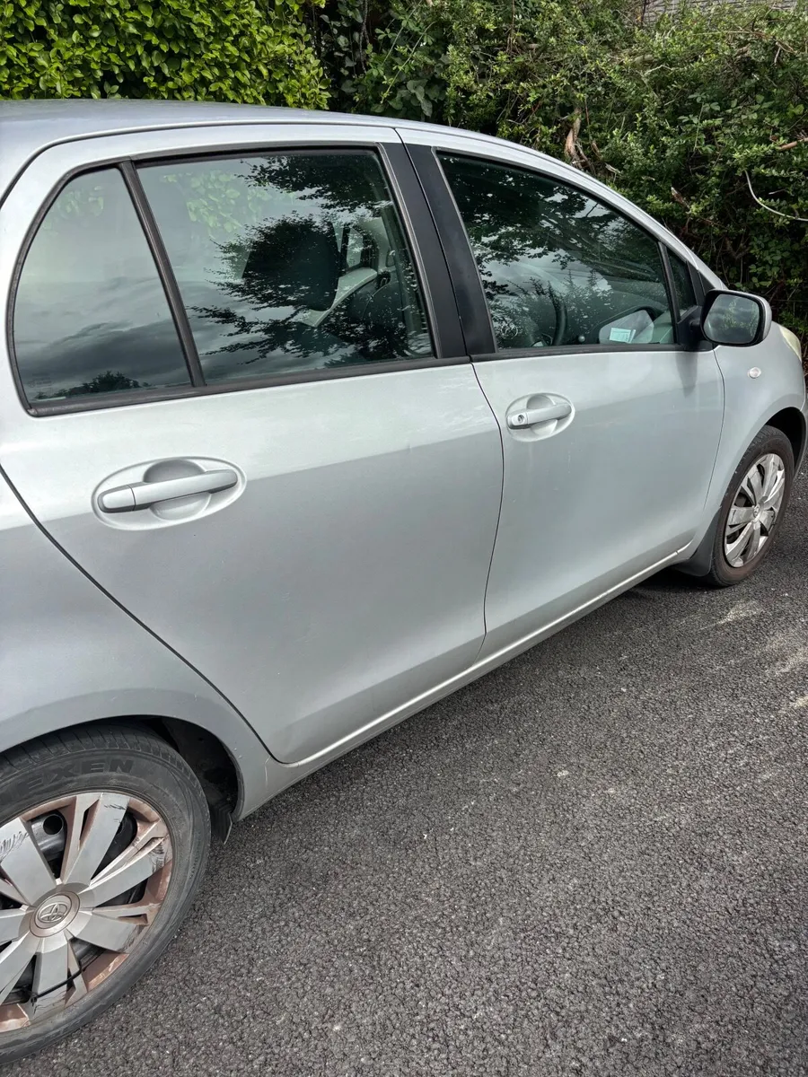 Toyota Yaris 2006.  New nct. 130.  Km - Image 2