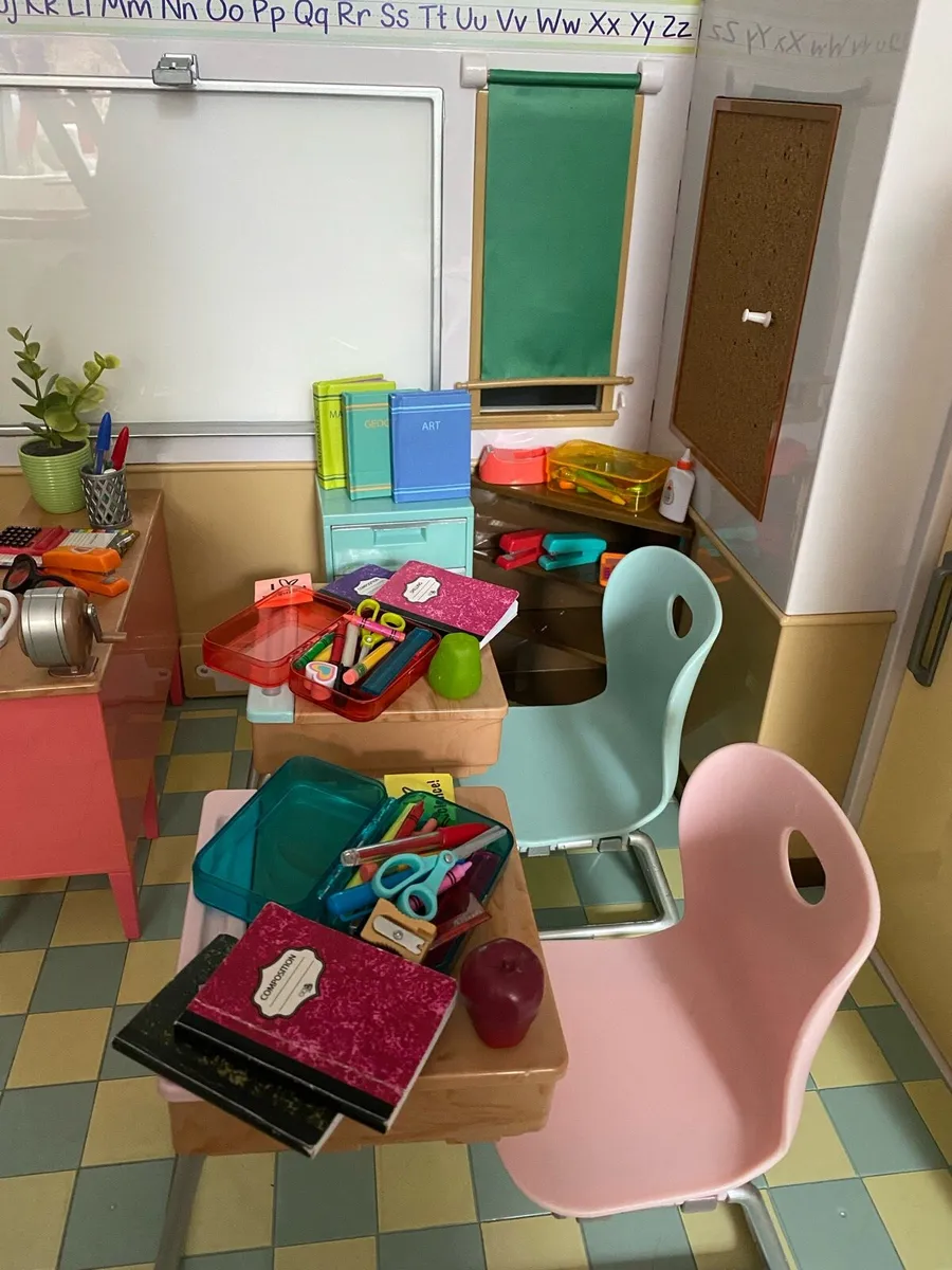 Our Generation School Room Awesome Academy Playset - Image 2