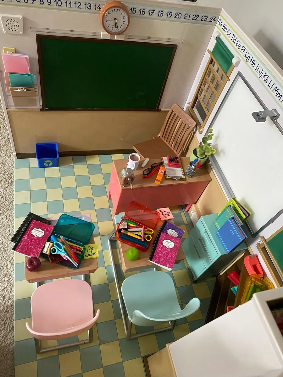 Our Generation School Room Awesome Academy Playset - Image 4