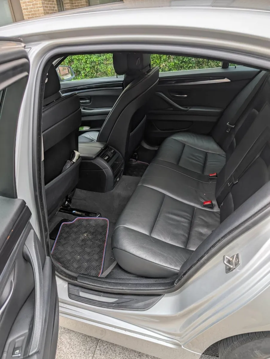 BMW 5-Series 2011 - Image 4