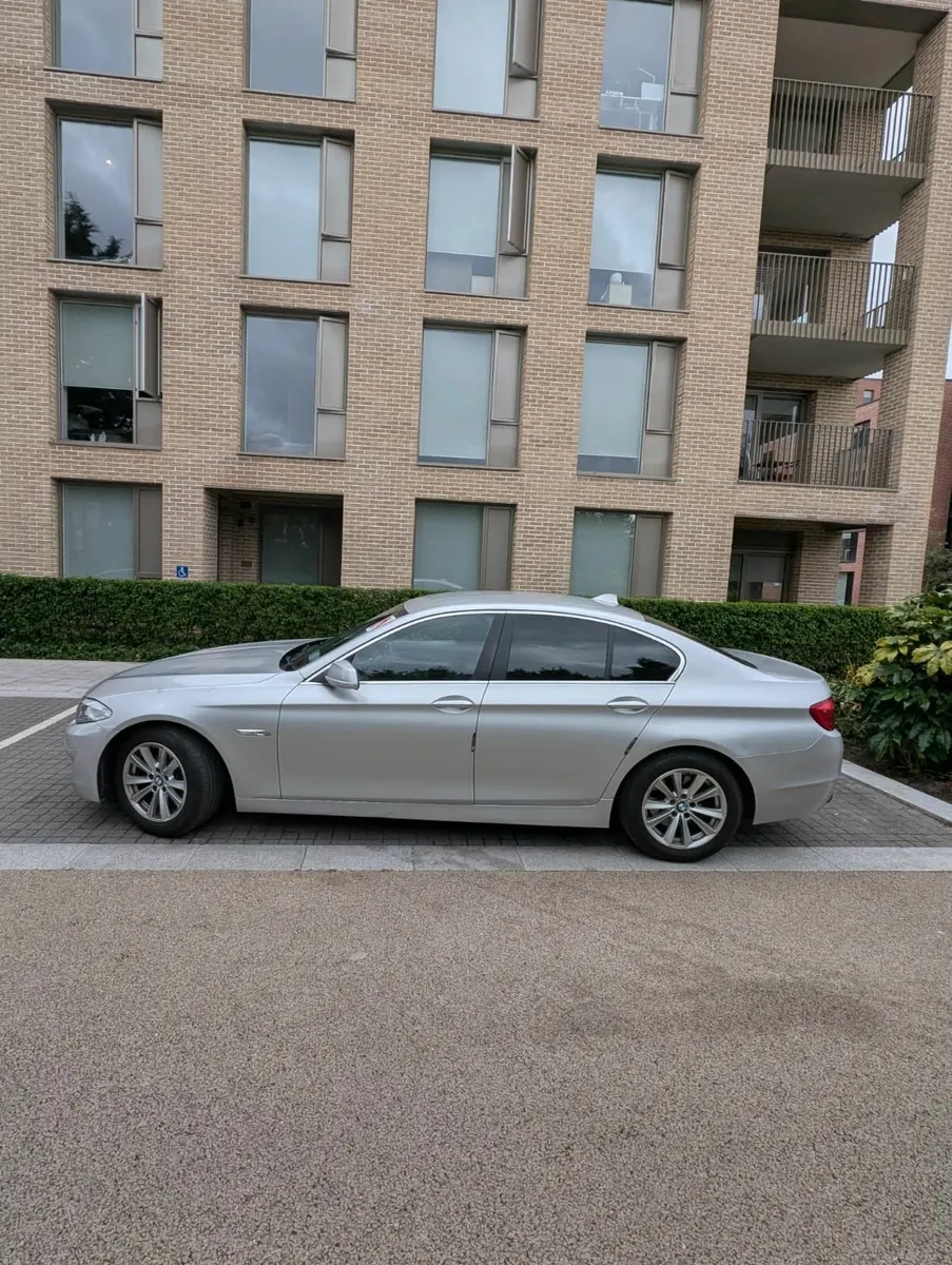 BMW 5-Series 2011 - Image 3