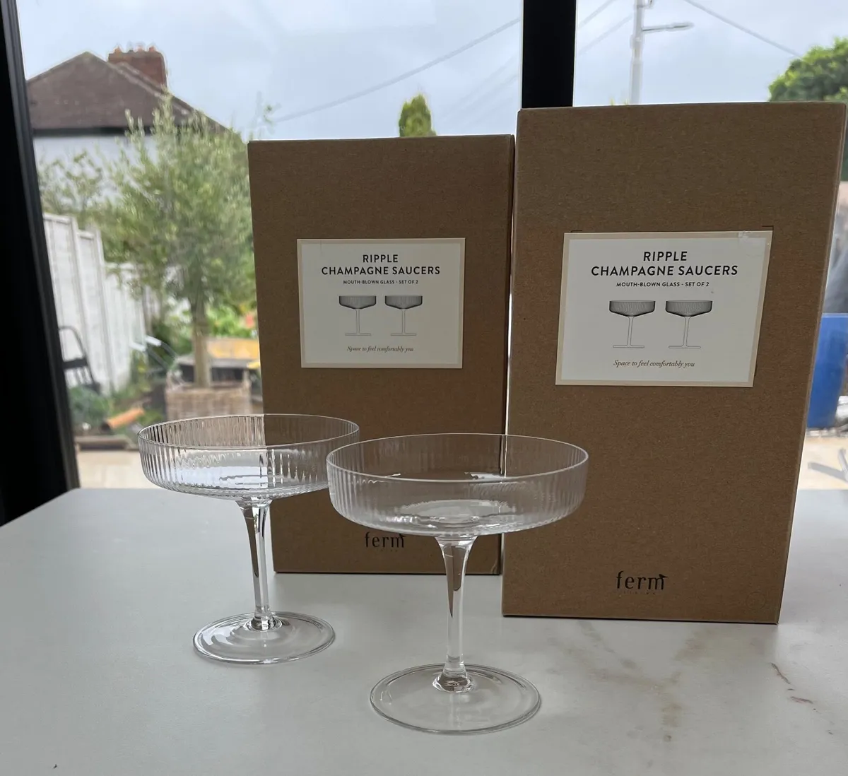 Champagne glasses x 6 - Image 1