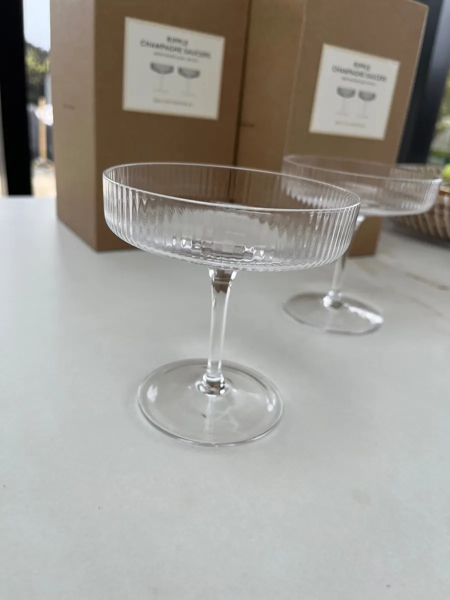 Champagne glasses x 6 - Image 2