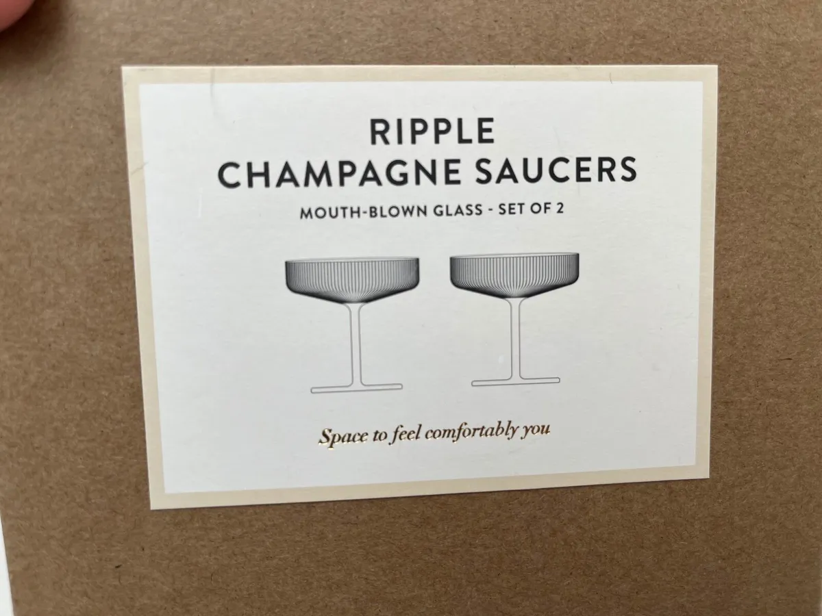Champagne glasses x 6 - Image 3