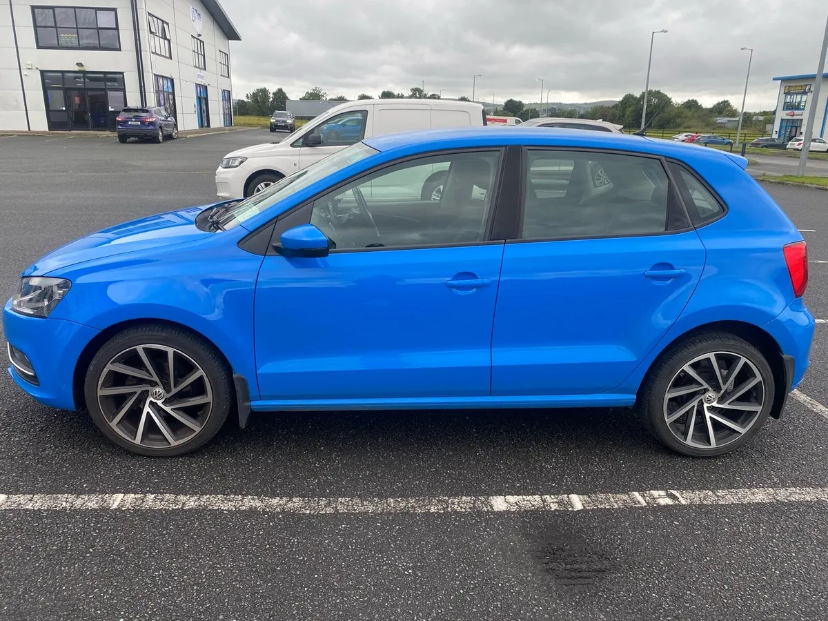 151 Cornflower Blue Volkswagen Polo - Image 3