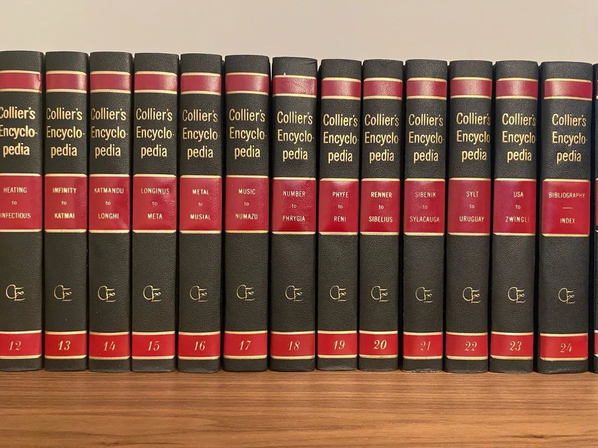 Colliers Encyclopaedia extended set & junior set - Image 3