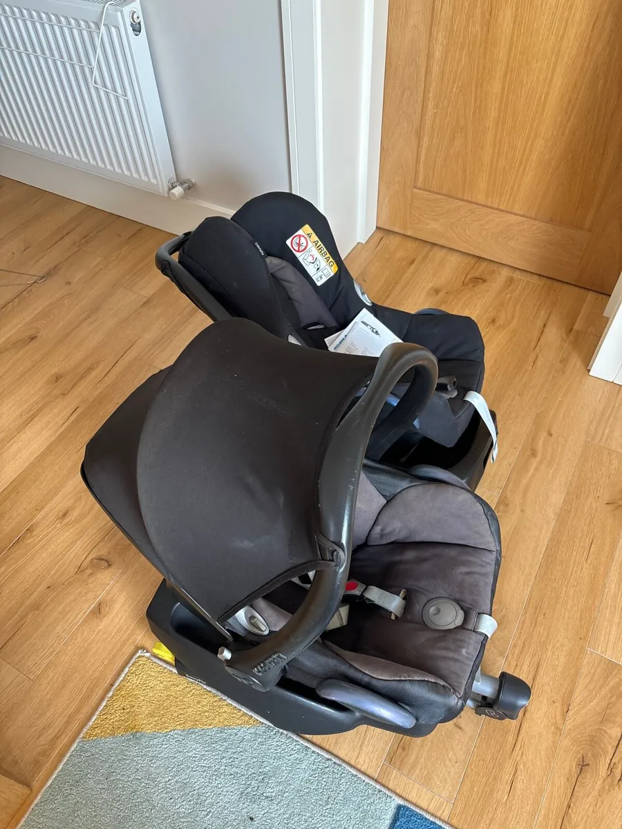 Maxi cosi car seat and base - Image 3