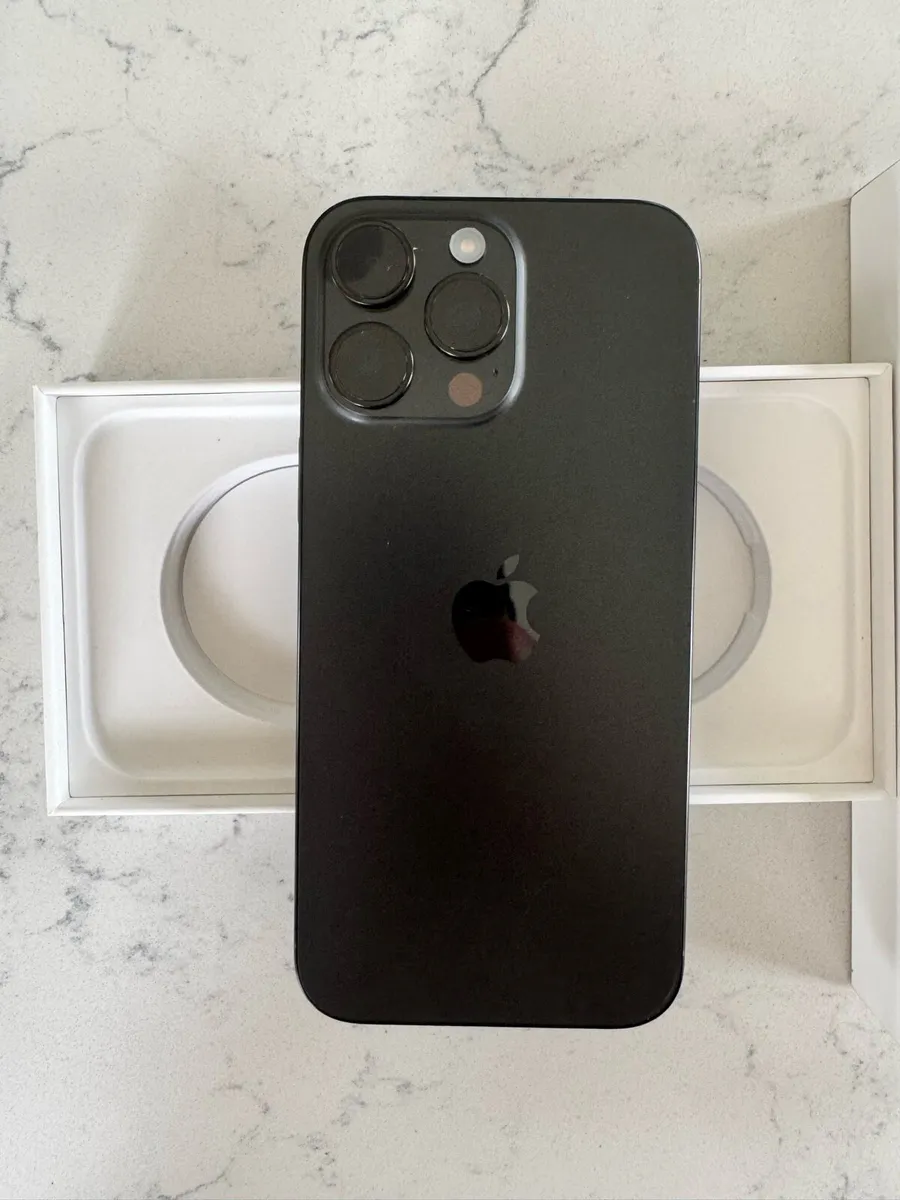 iPhone 16 Pro Max - Image 4
