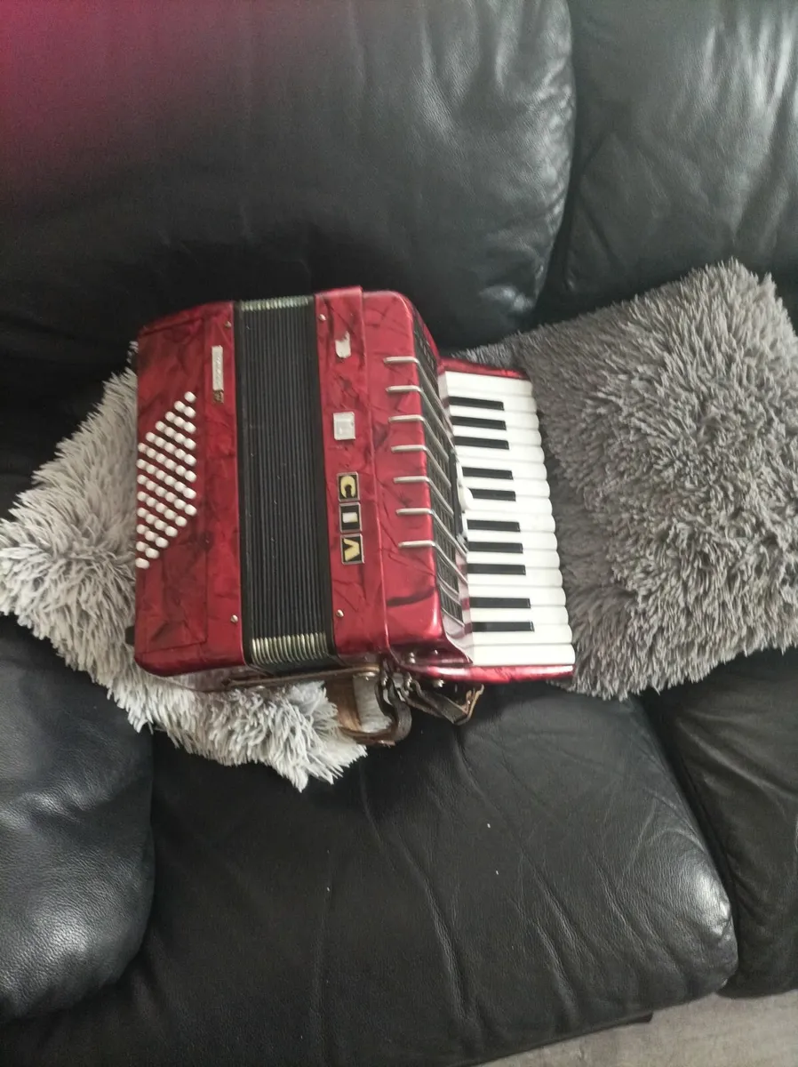 Musical  piano according great condition - Image 3
