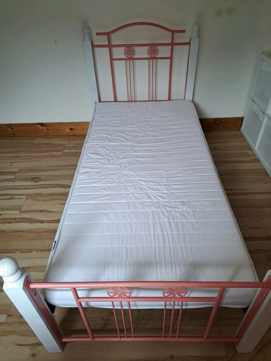 Single bed - Image 2