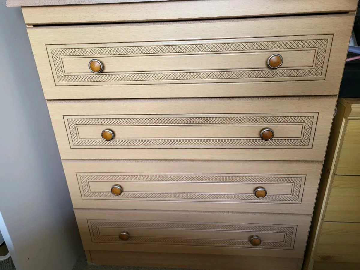 4 drawer dresser, chest of drawers