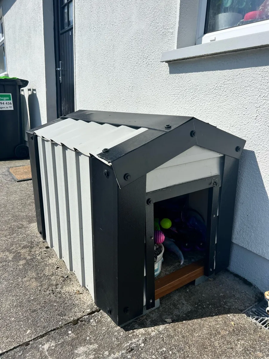Dog house / Dog kennel - Image 1