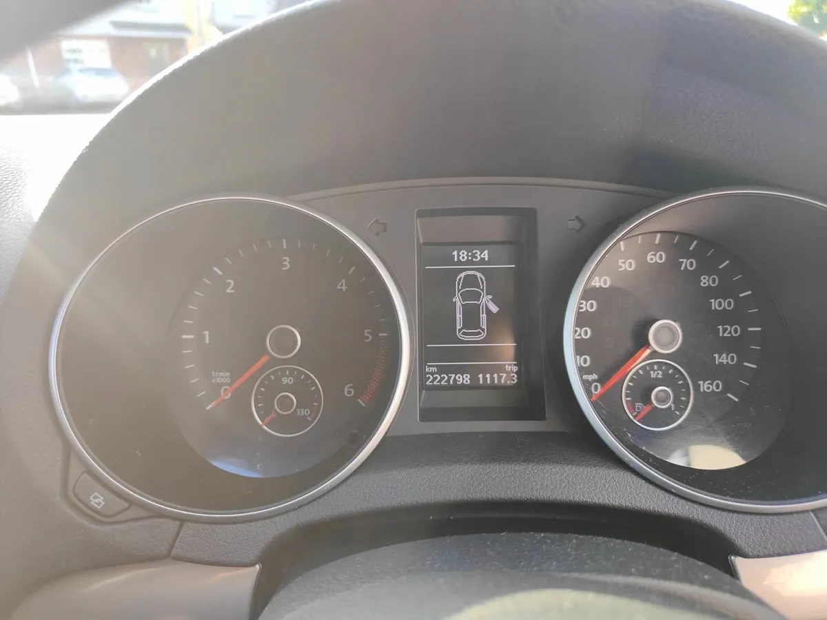 Volkswagen Golf 2011, 1.6Diesel - Image 2