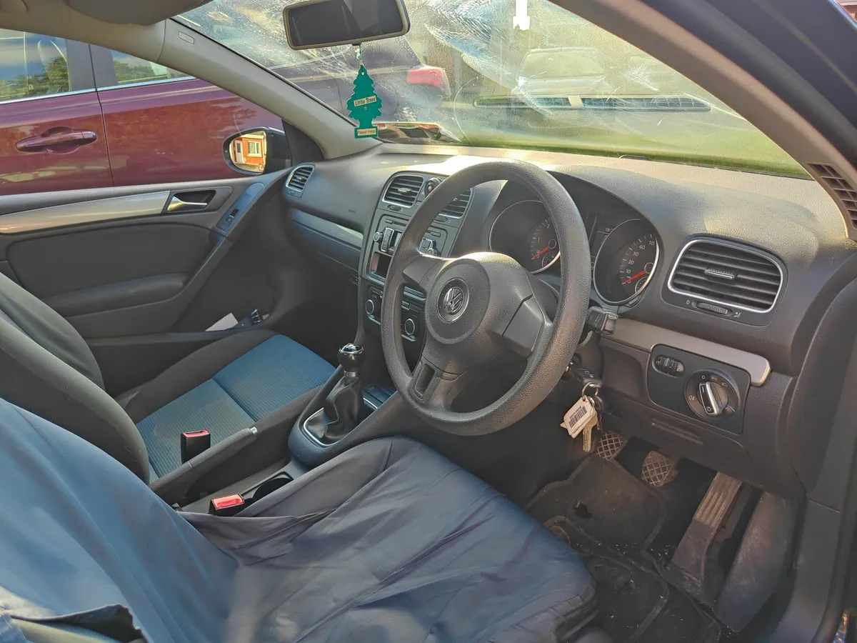 Volkswagen Golf 2011, 1.6Diesel - Image 4
