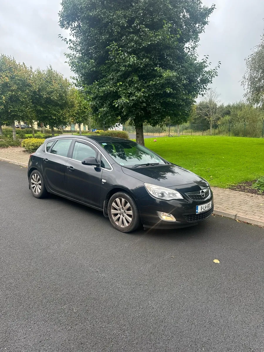 2011 Opel Astra - Image 1