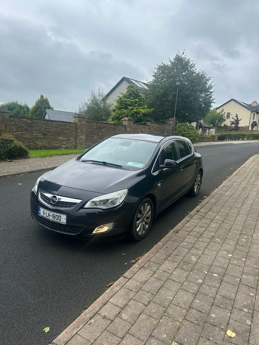 2011 Opel Astra - Image 2
